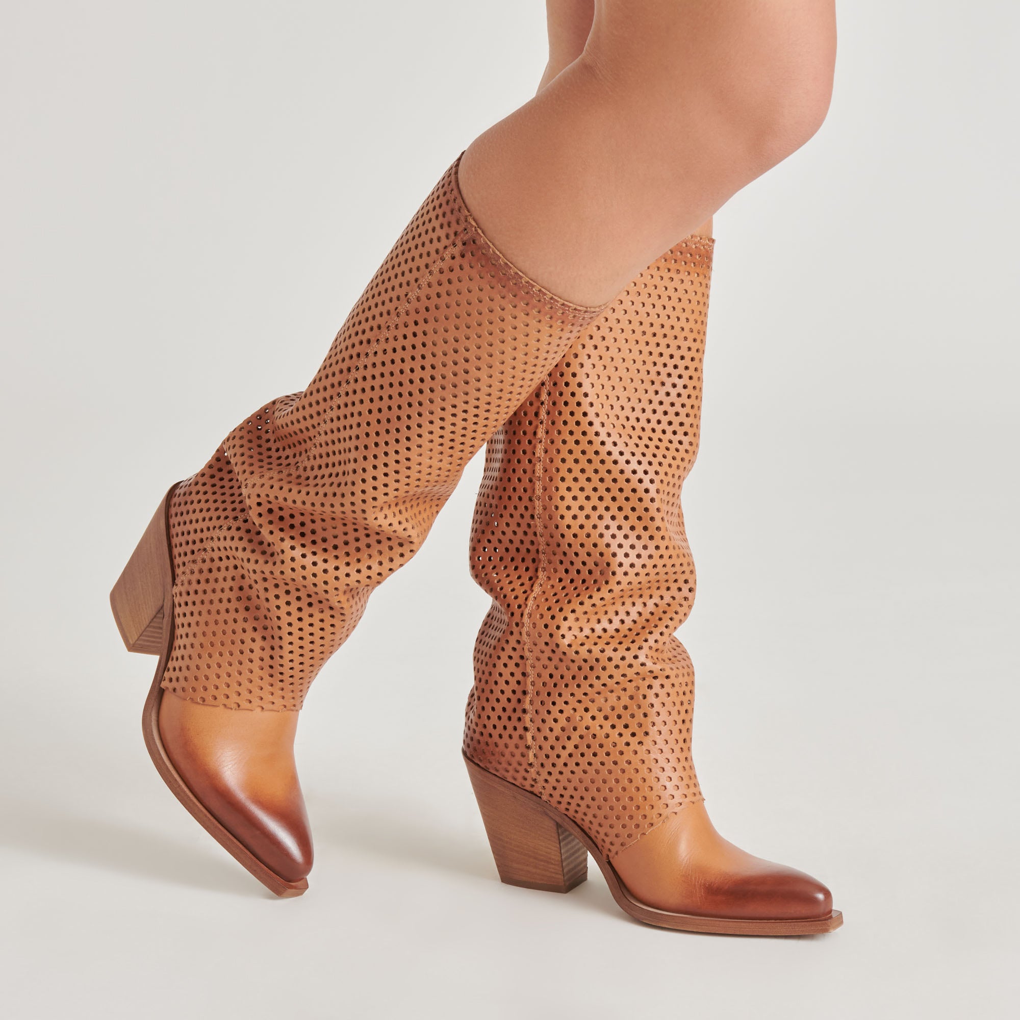 DOLCEVITA-BOOTS_BOONE_COGNAC_LEATHER-ONFOOT_02-1.jpg