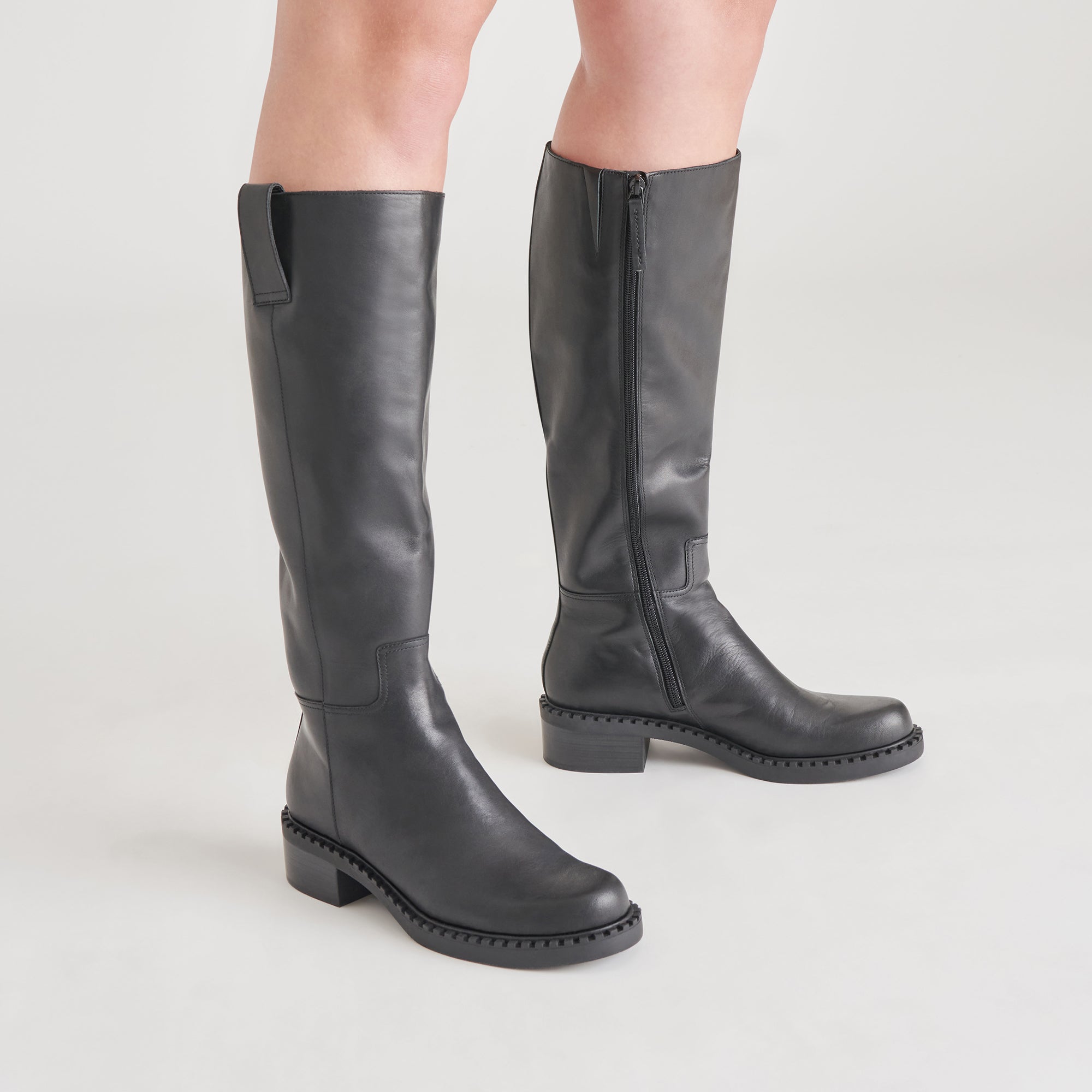 DOLCEVITA-BOOTS_GLORYH2O_BLACKLEATHER_ONFOOT_STANDARD_02.jpg