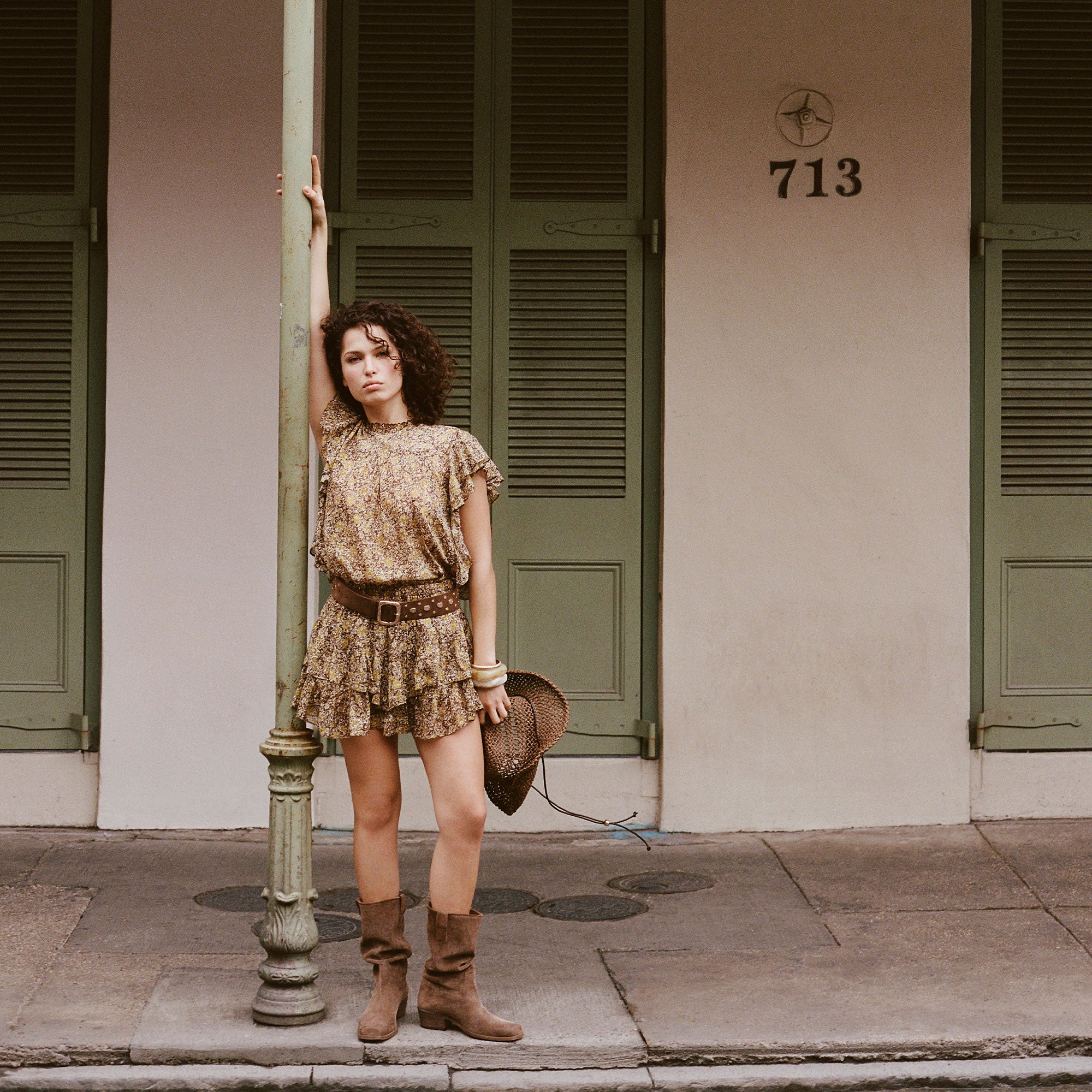 DOLCEVITA-BOOTS_ROMIE_CHOCOLATE-SUEDE_DOLCEVITA-THICKWEAVE-COWBOY-HAT_BROWN_3.jpg