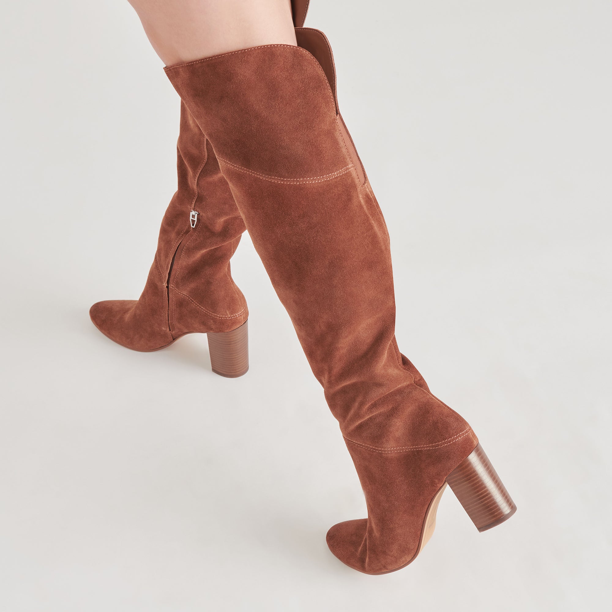 DOLCEVITA-BOOTS_SURY_DARKSADDLESUEDE_ONFOOT_02-1.jpg