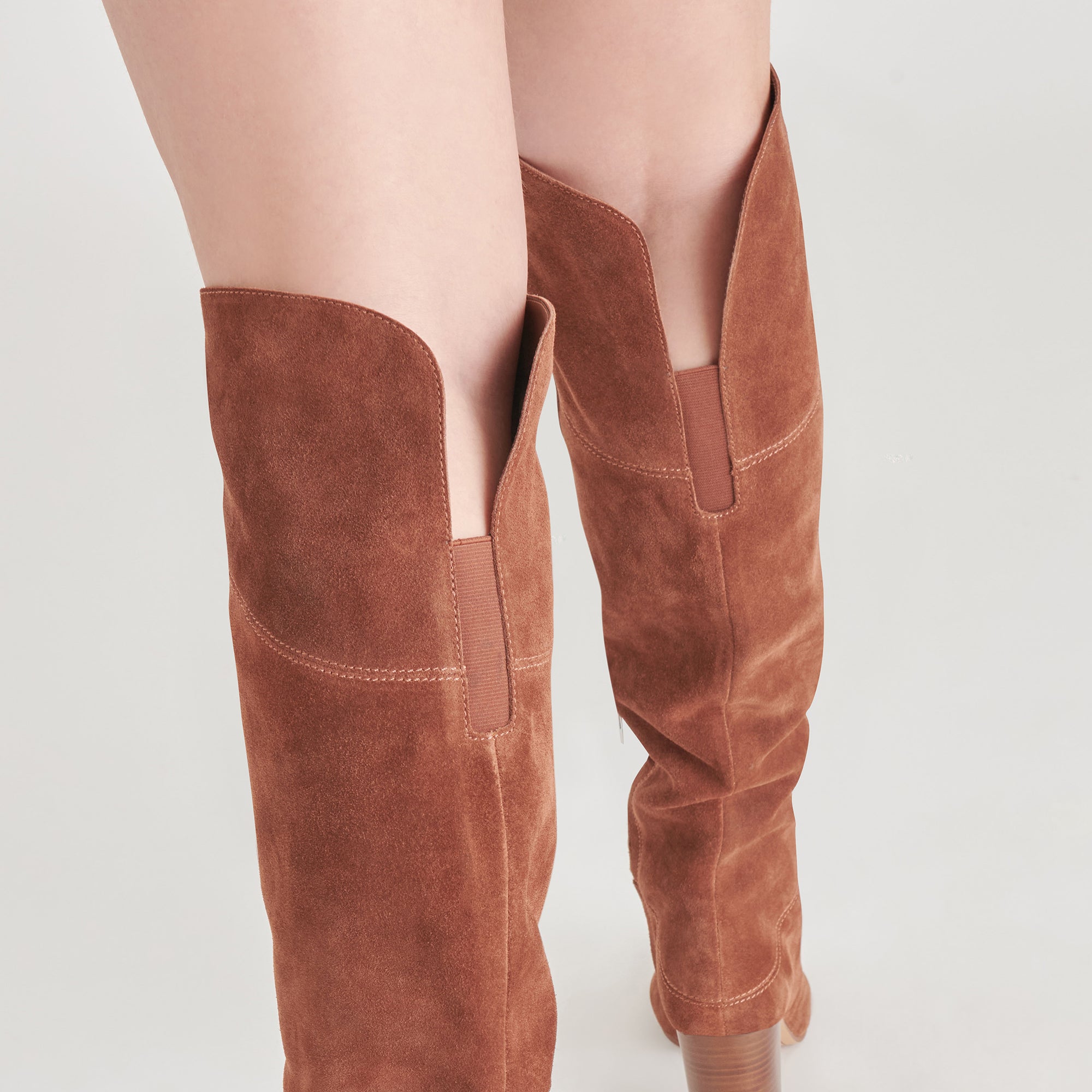 DOLCEVITA-BOOTS_SURY_DARKSADDLESUEDE_ONFOOT_03-1.jpg