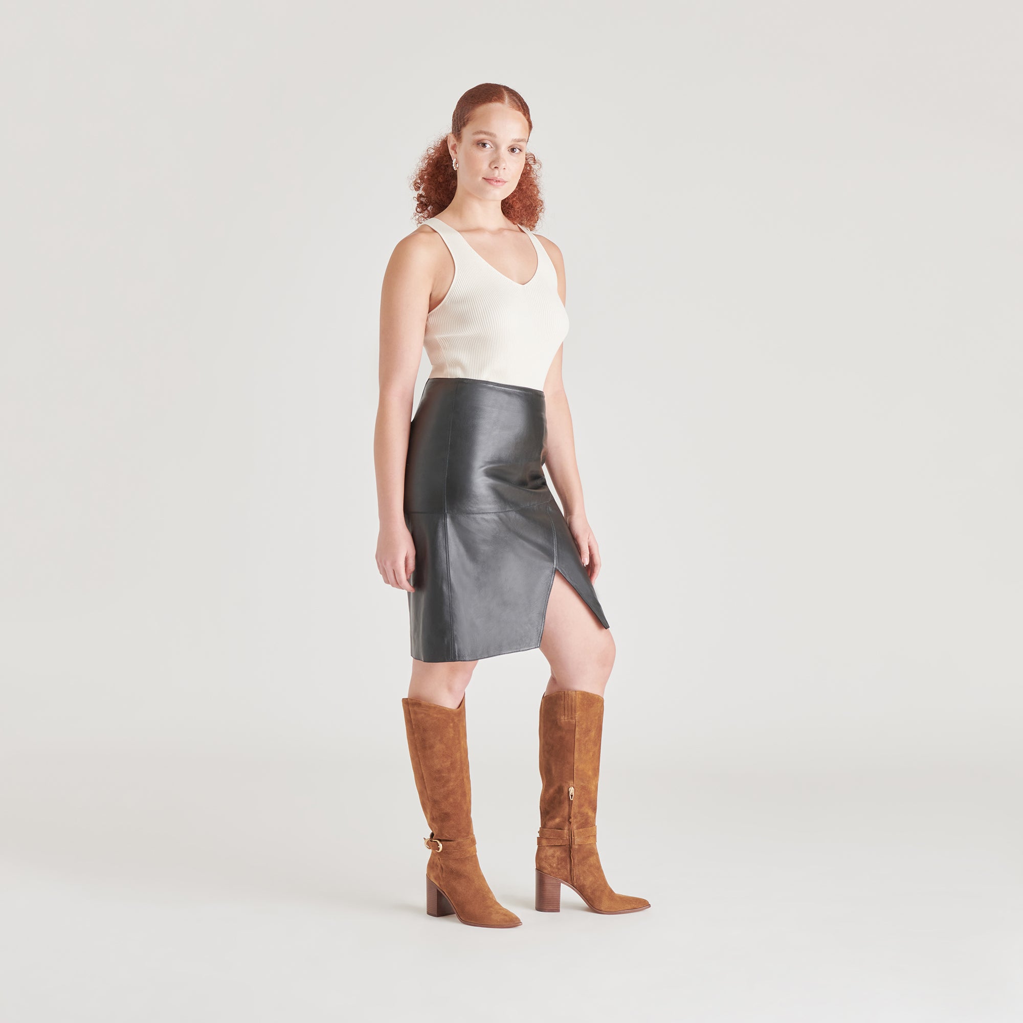DOLCEVITA-BOOTS_TYRONE_BROWNSUEDE_ONFOOT.jpg