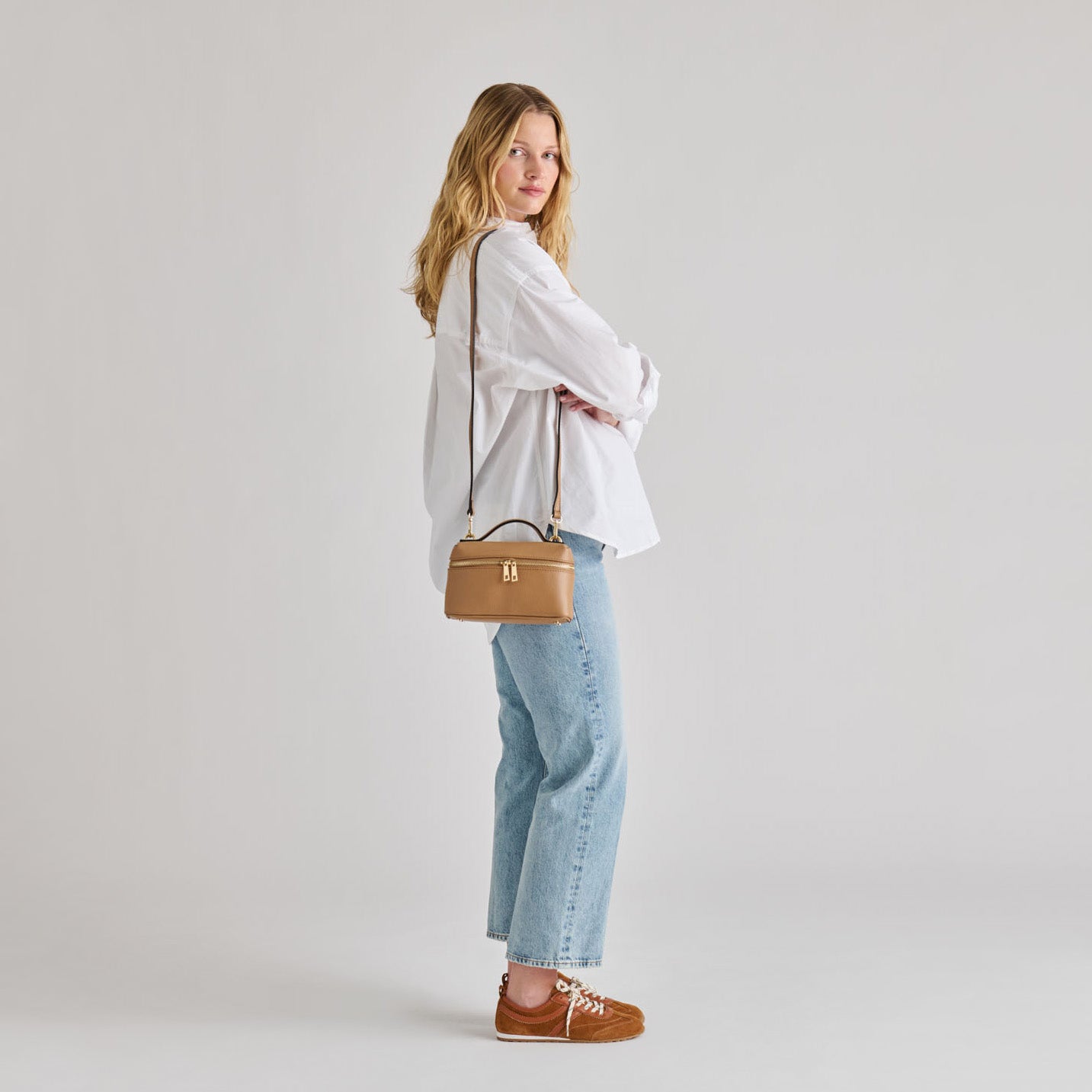 DOLCEVITA-CROSSBODY_LEONY_TAN_01-1.jpg