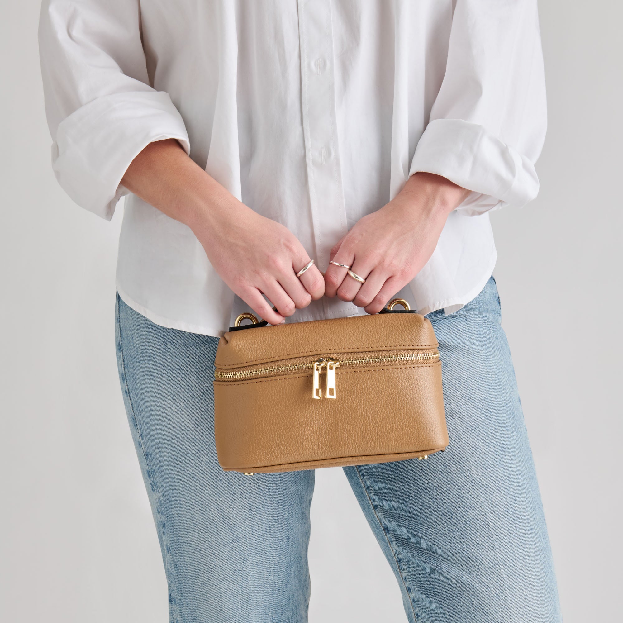 DOLCEVITA-CROSSBODY_LEONY_TAN_04-1.jpg