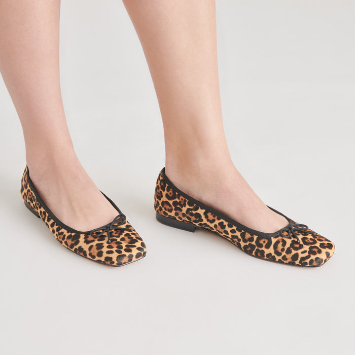 DOLCEVITA-FLATS_ANISA_DKLEOPARDCALFHAIR_ONFOOT_03.jpg