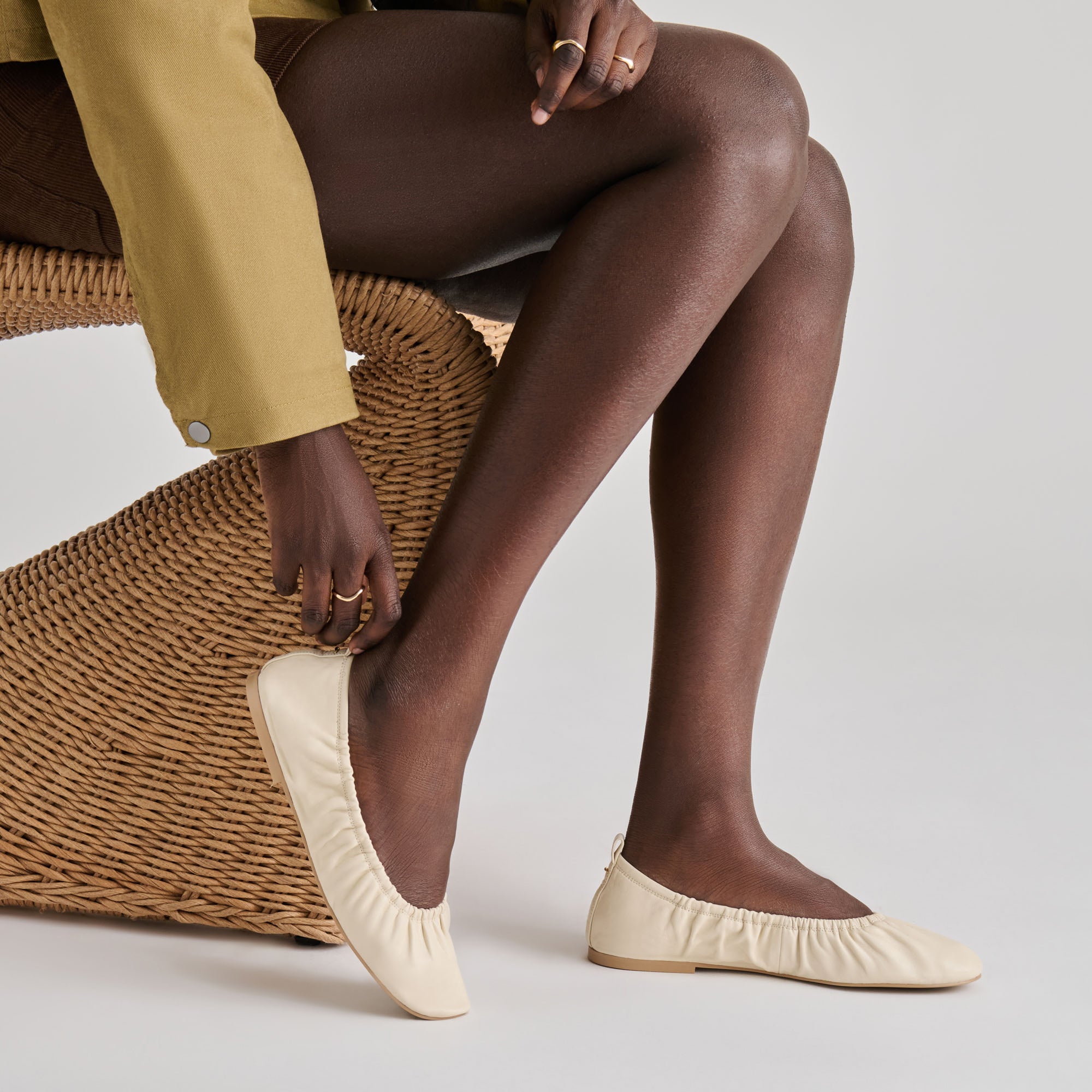 DOLCEVITA-FLATS_CONRAD_BONELEATHER_02.jpg