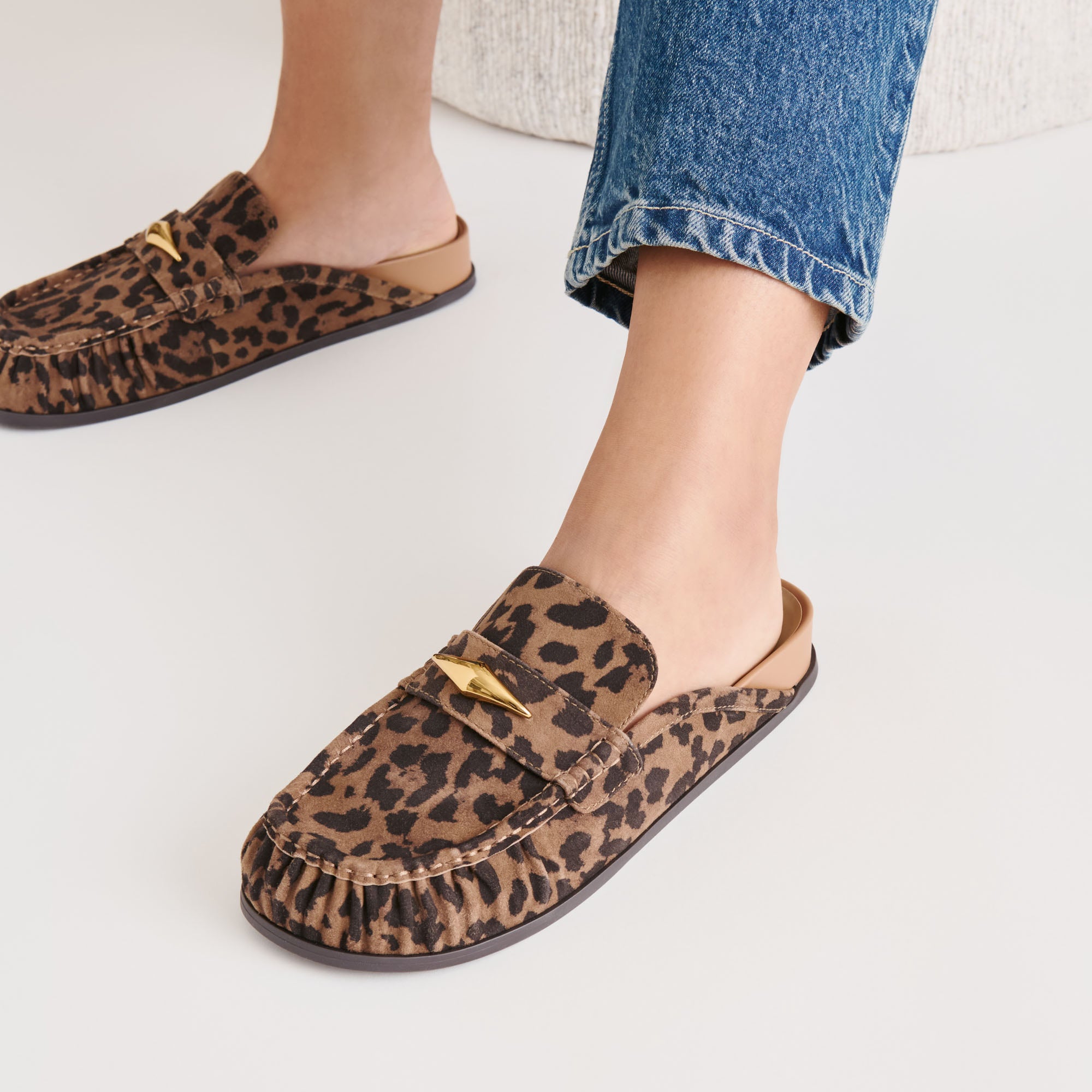 DOLCEVITA-FLATS_JODERO_BROWN-LEOPARD-PRINTED-SUEDE_2.jpg