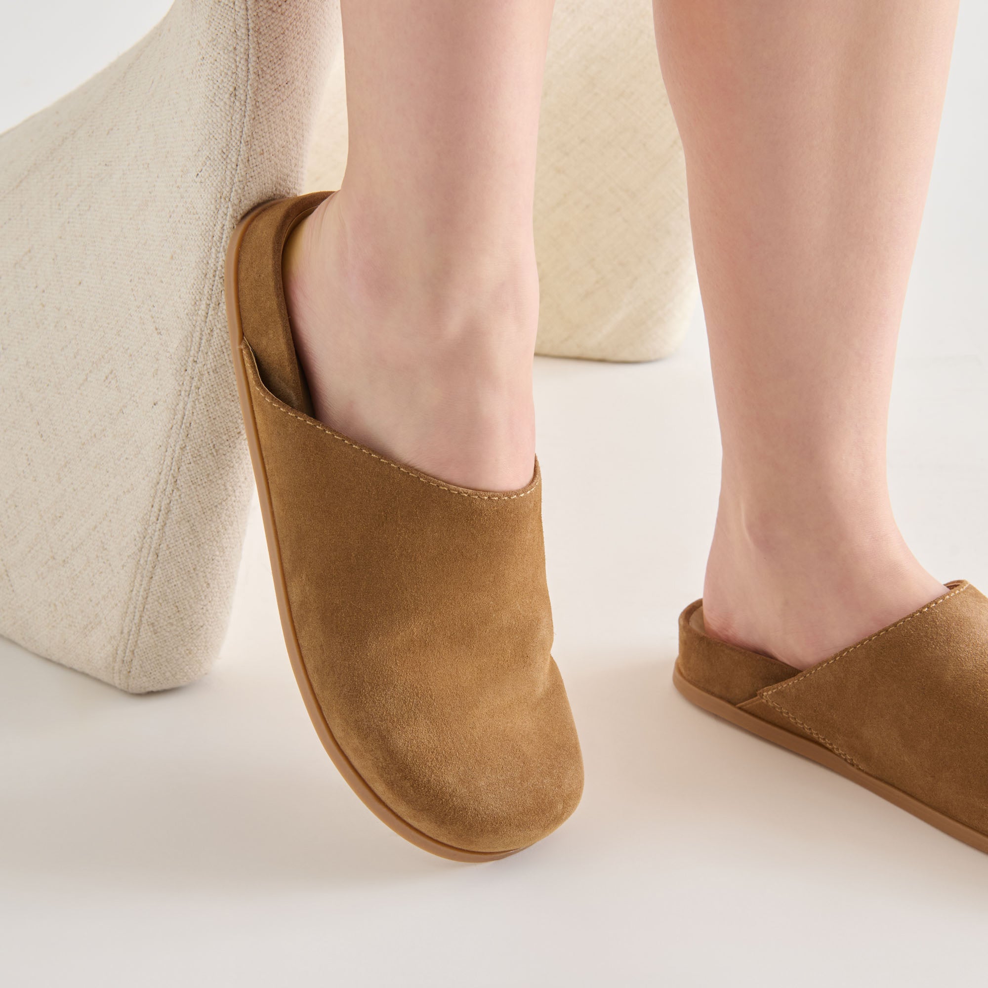 DOLCEVITA-FLATS_JONEY_LTBROWN_02.jpg