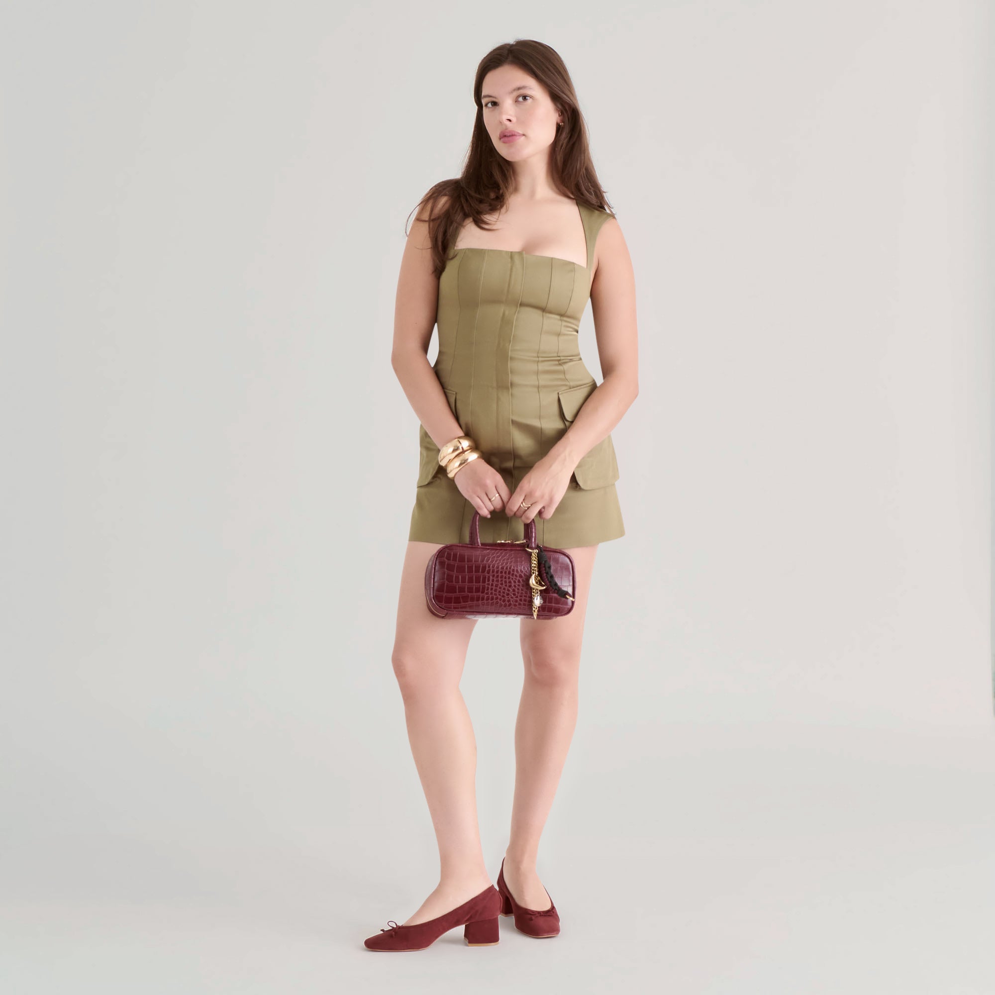 DOLCEVITA-FLATS_KARMIN_BRANDYSUEDE_ONFOOT_FLYNBURGUNDY_01_fbbb5ee7-123a-43e0-8851-48f0a73c46f2-1.jpg