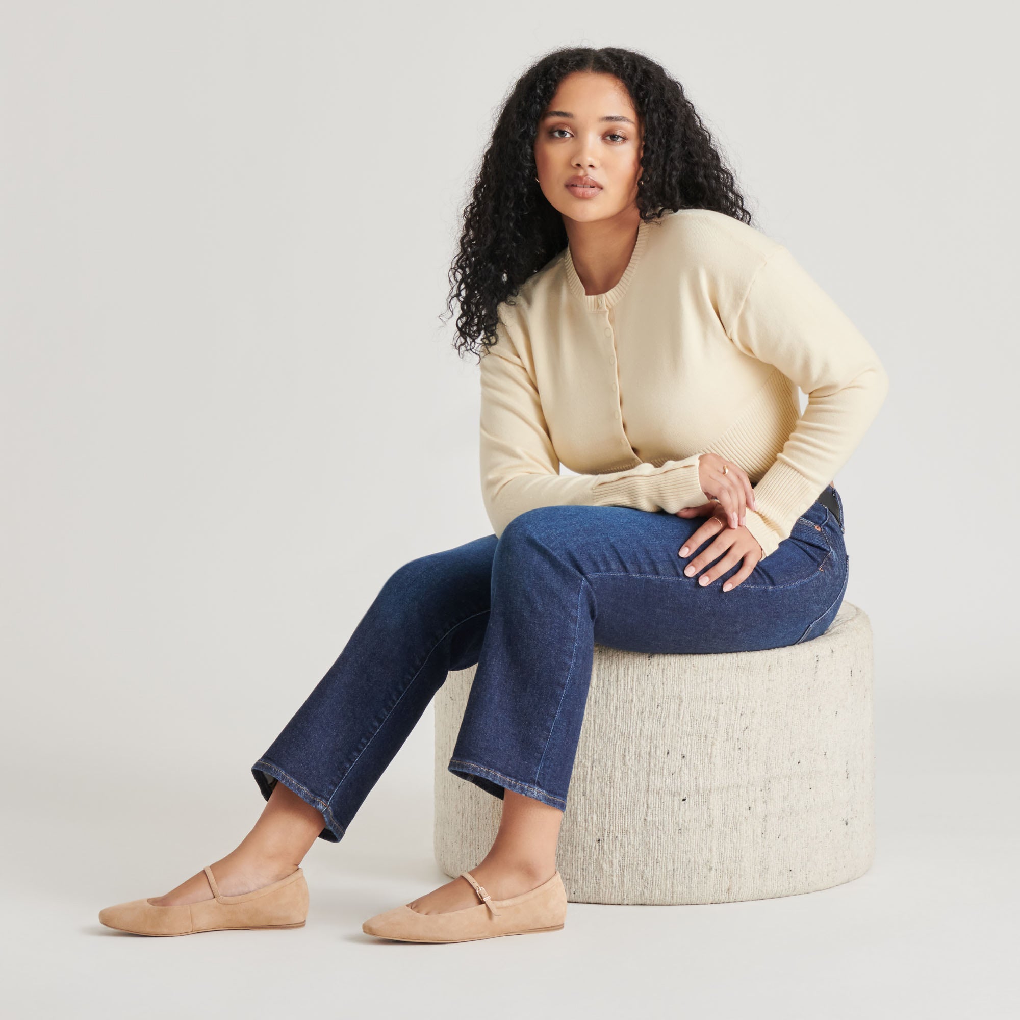 DOLCEVITA-FLATS_REYES_BAMBOOSUEDE-ONFOOT_01.jpg