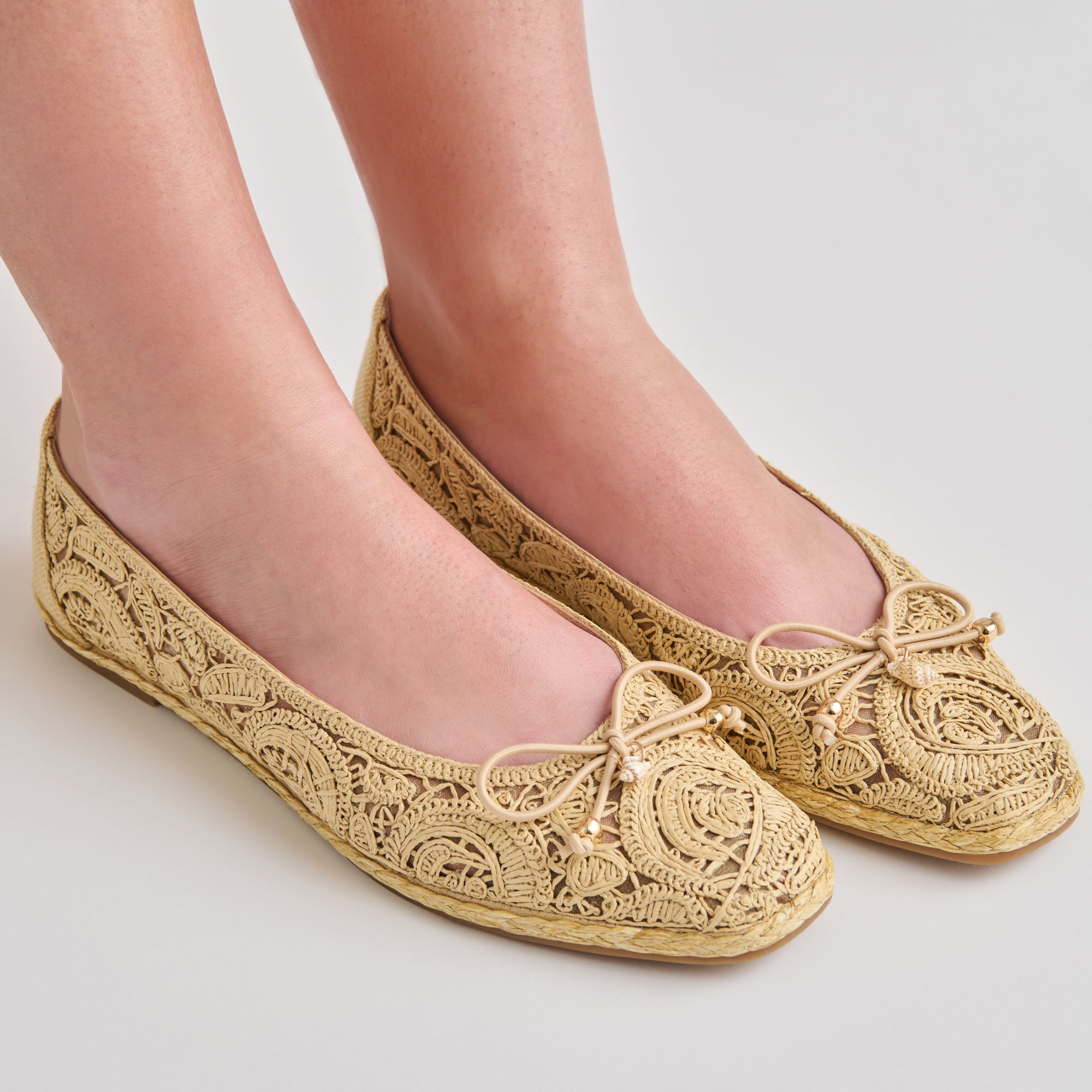DOLCEVITA-FLATS_TIANNA_LTNATURAL-RAFFIALACE_01-1.jpg