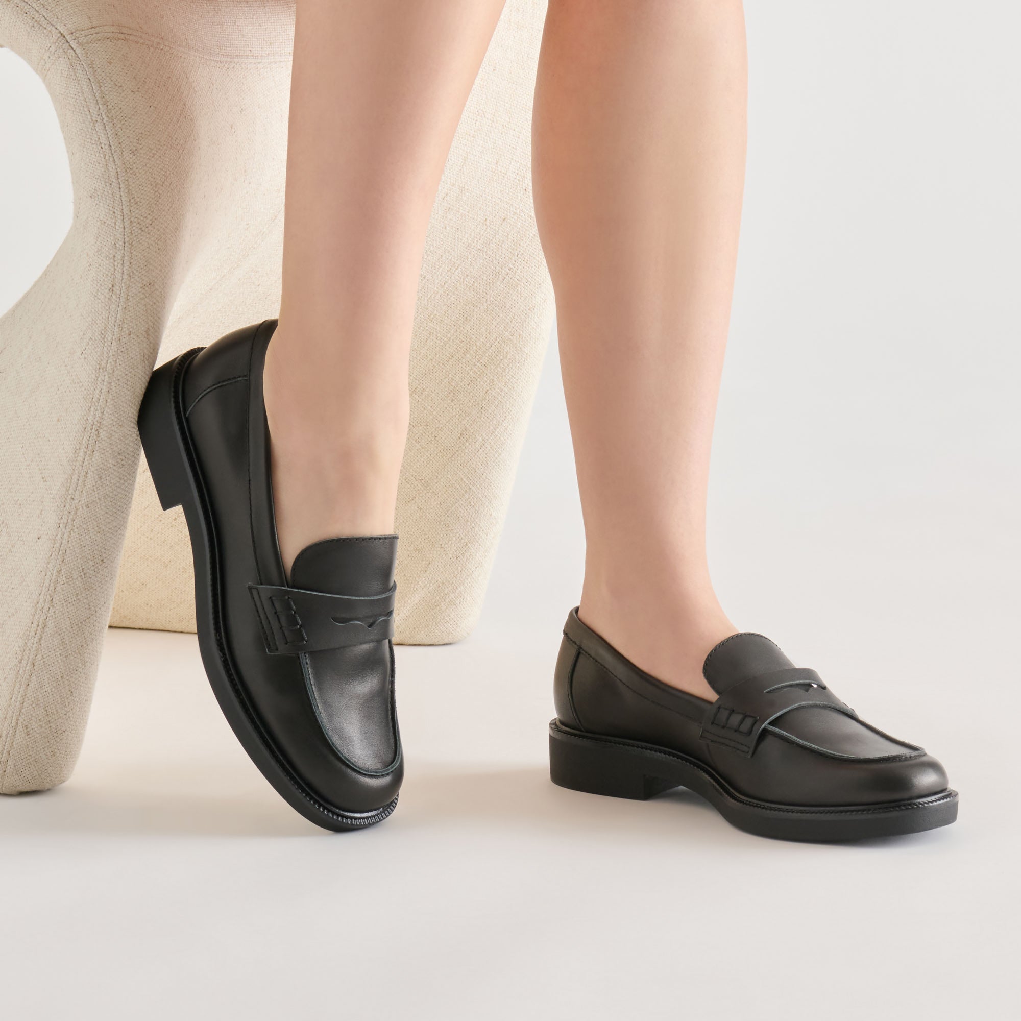 DOLCEVITA-FLATS_TIGGY_BLACKLEATHER_03.jpg