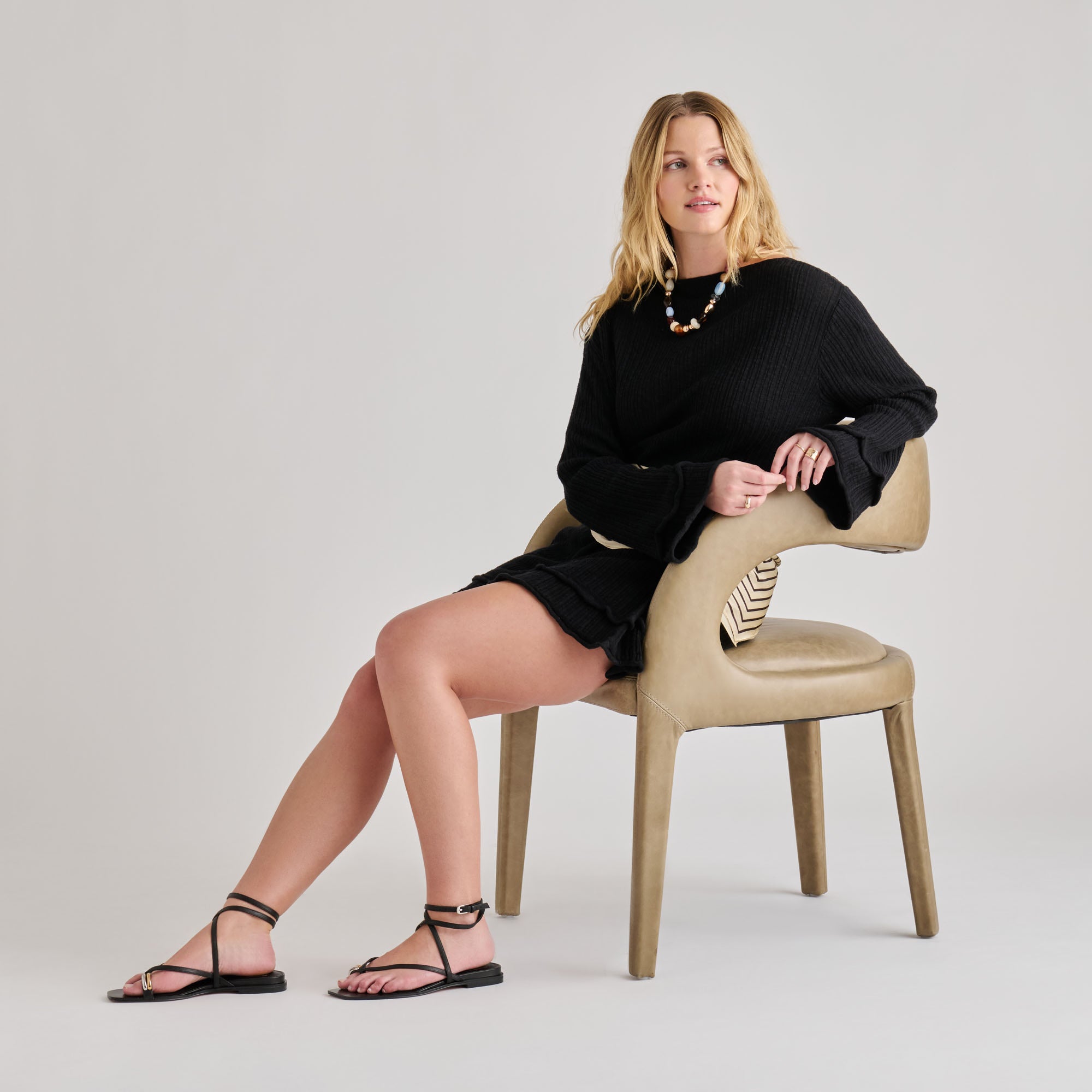 DOLCEVITA-FLATS_TYRICE_BLACKLEATHER_02.jpg