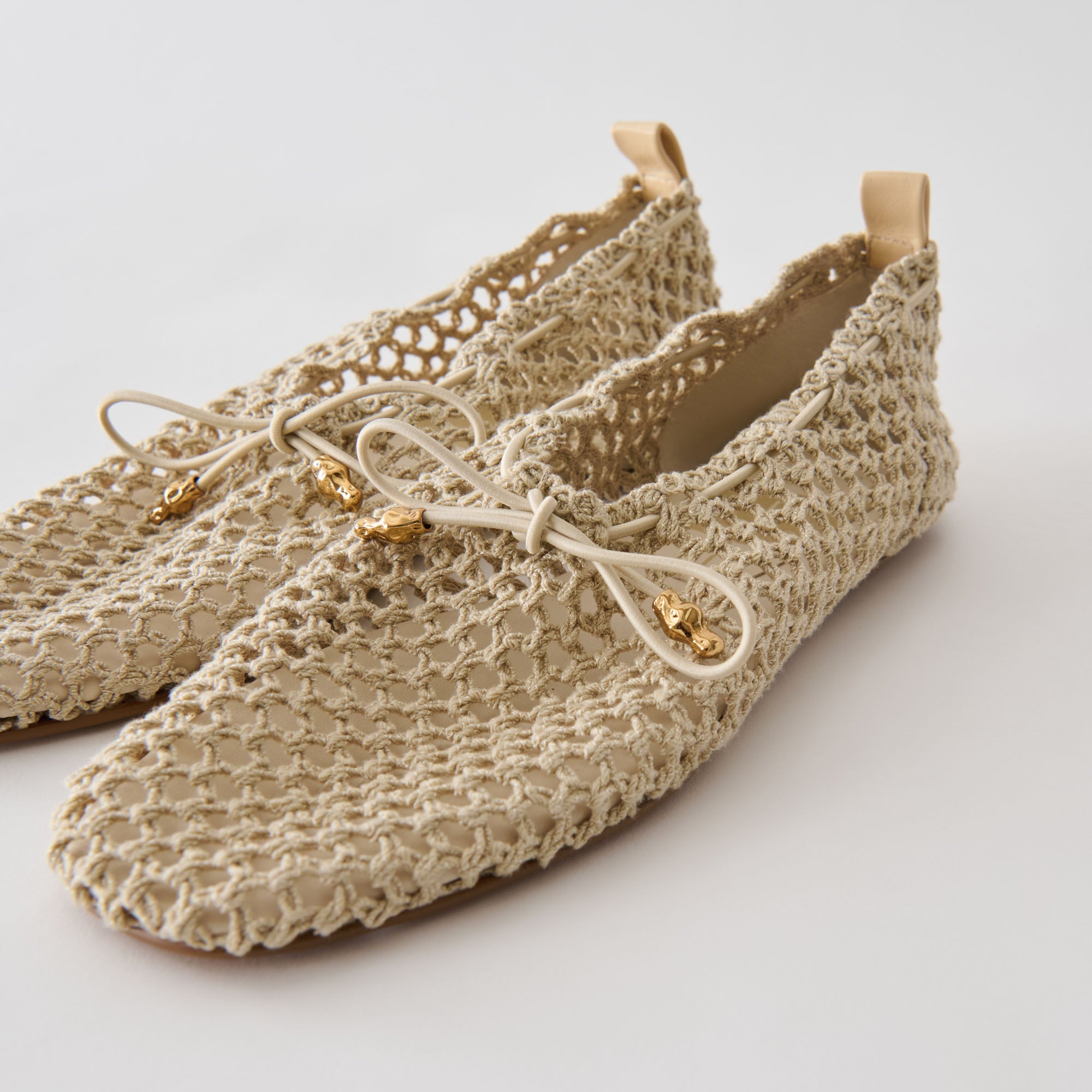 DOLCEVITA-FLAT_KAYLYN_OATMEALCROCHET_DETAILS_3-1.jpg