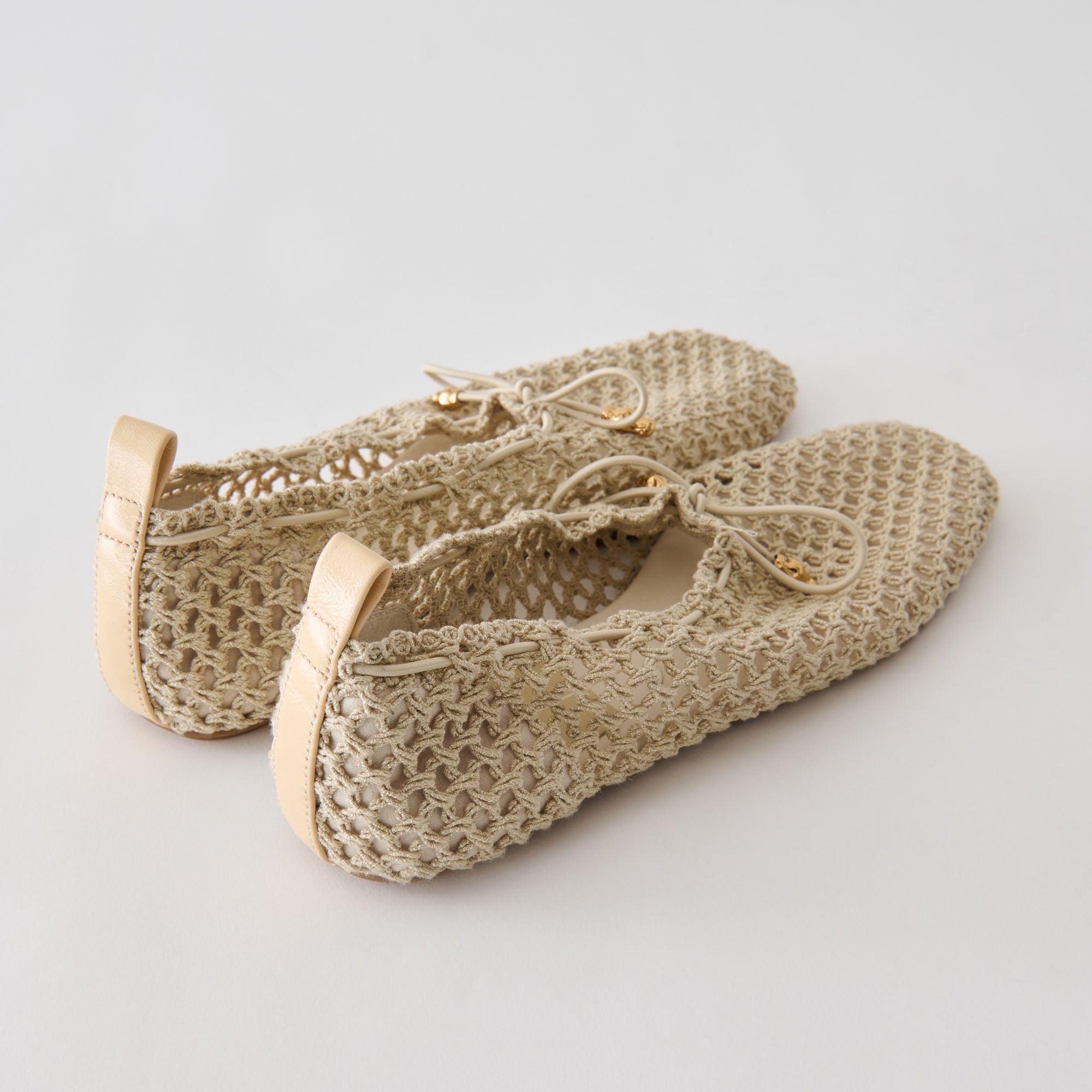 DOLCEVITA-FLAT_KAYLYN_OATMEALCROCHET_DETAILS_4-1.jpg