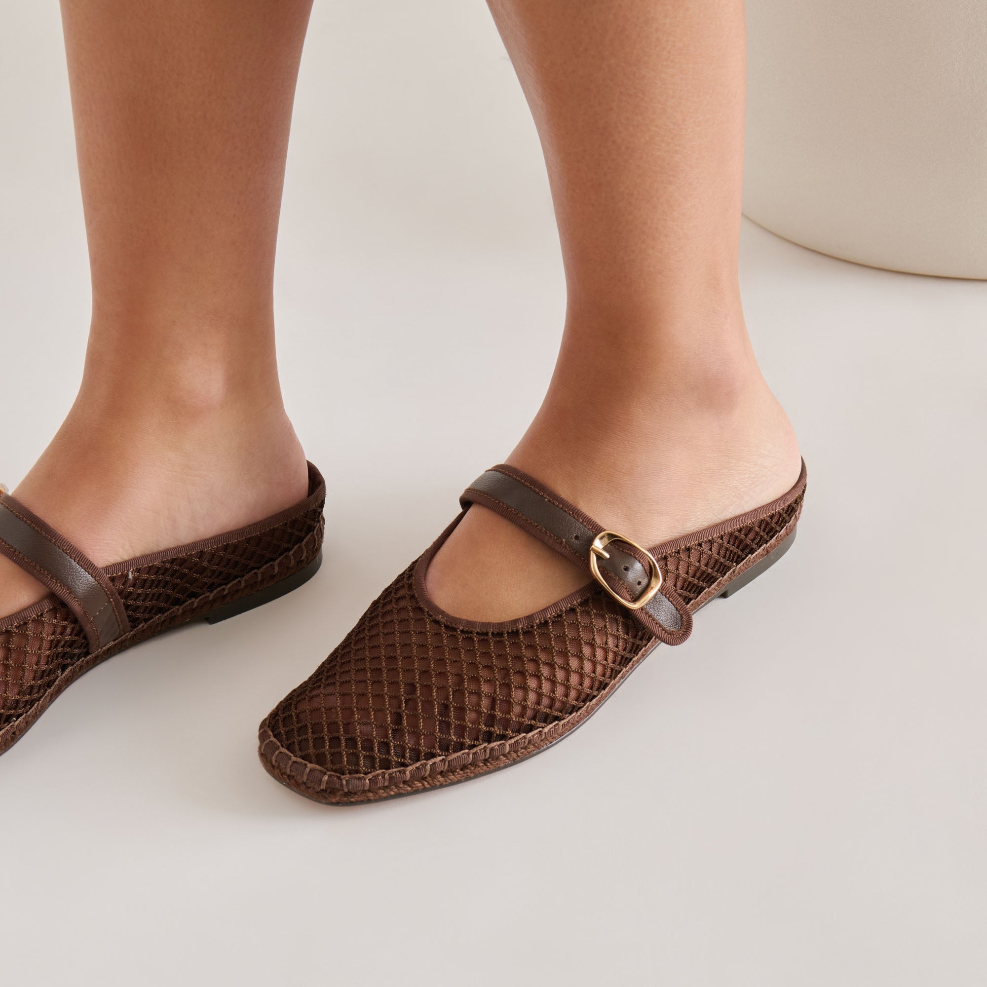DOLCEVITA-FLAT_MILIE_CHOCOLATEWOVENMESH_02-1.jpg