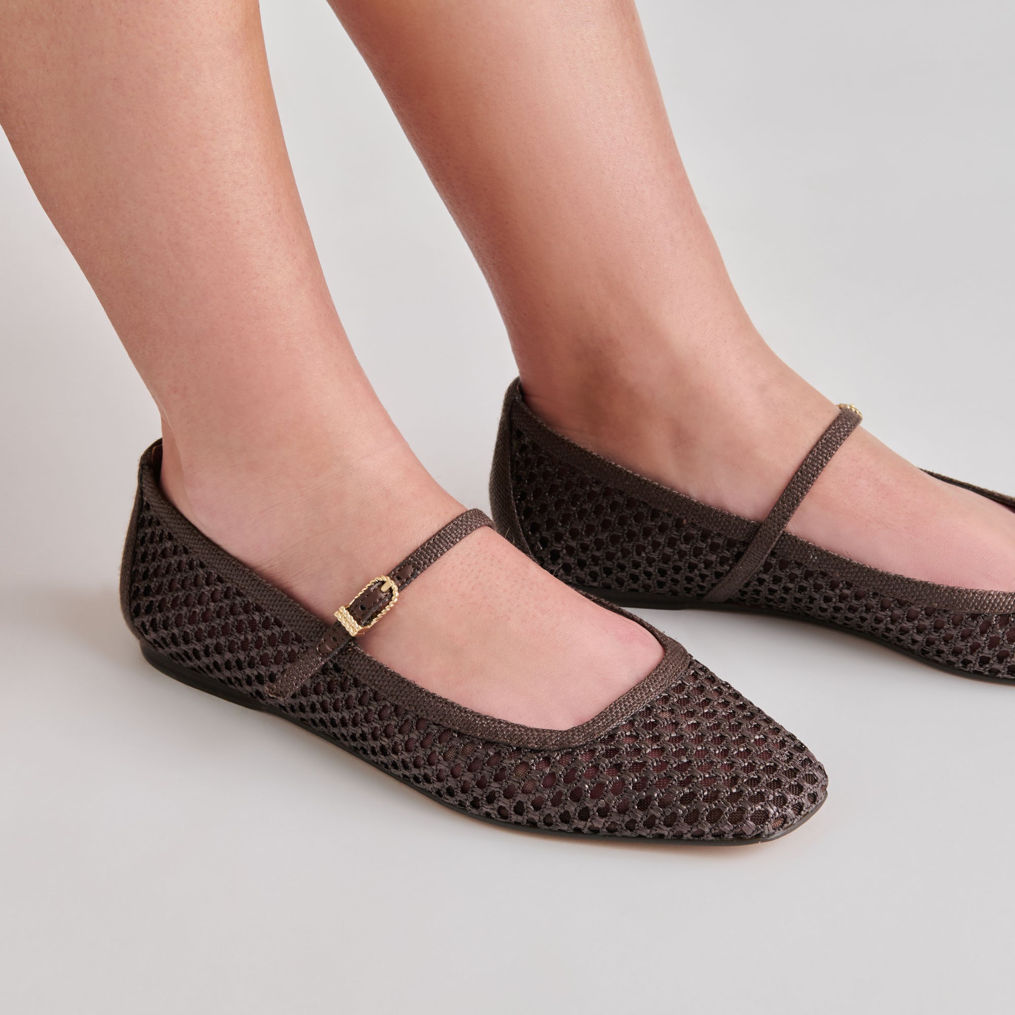 DOLCEVITA-FLAT_REYES_CHOCOLATEWOVENRAFFIA_02.jpg
