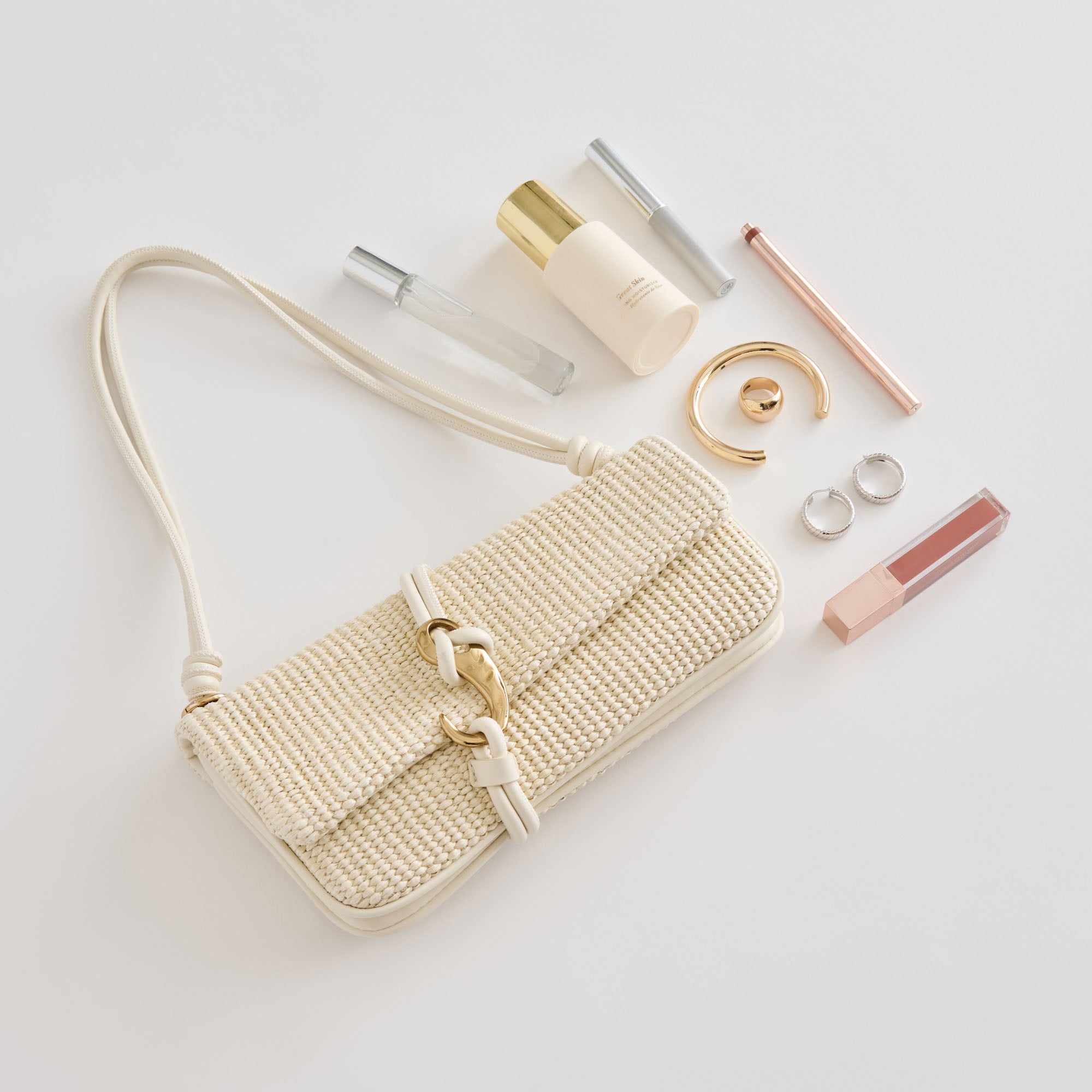 DOLCEVITA-HANDBAGS_ALICE_BEIGE_FLATLAY.jpg
