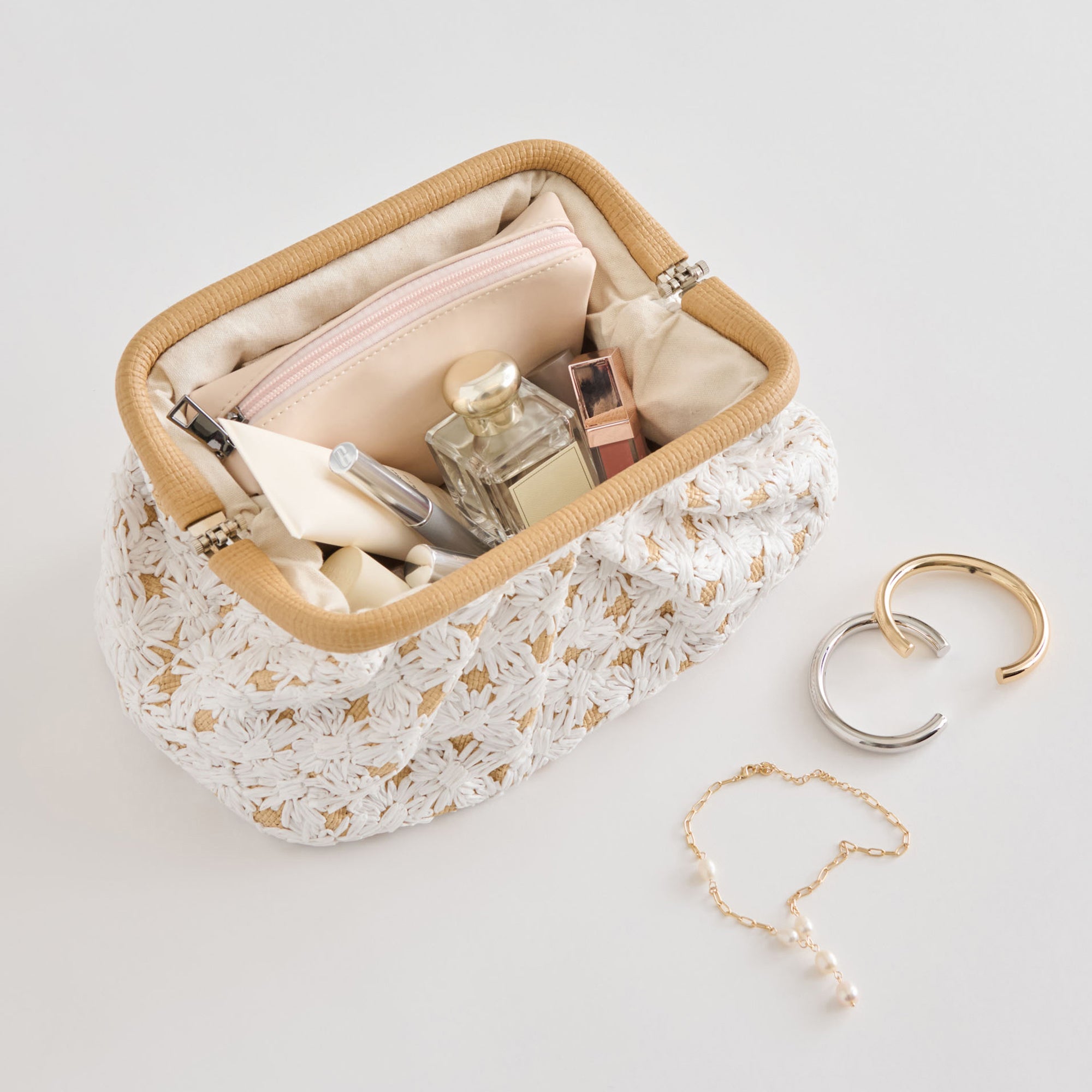 DOLCEVITA-HANDBAGS_FIORE_NATURAL_FLATLAY-1.jpg