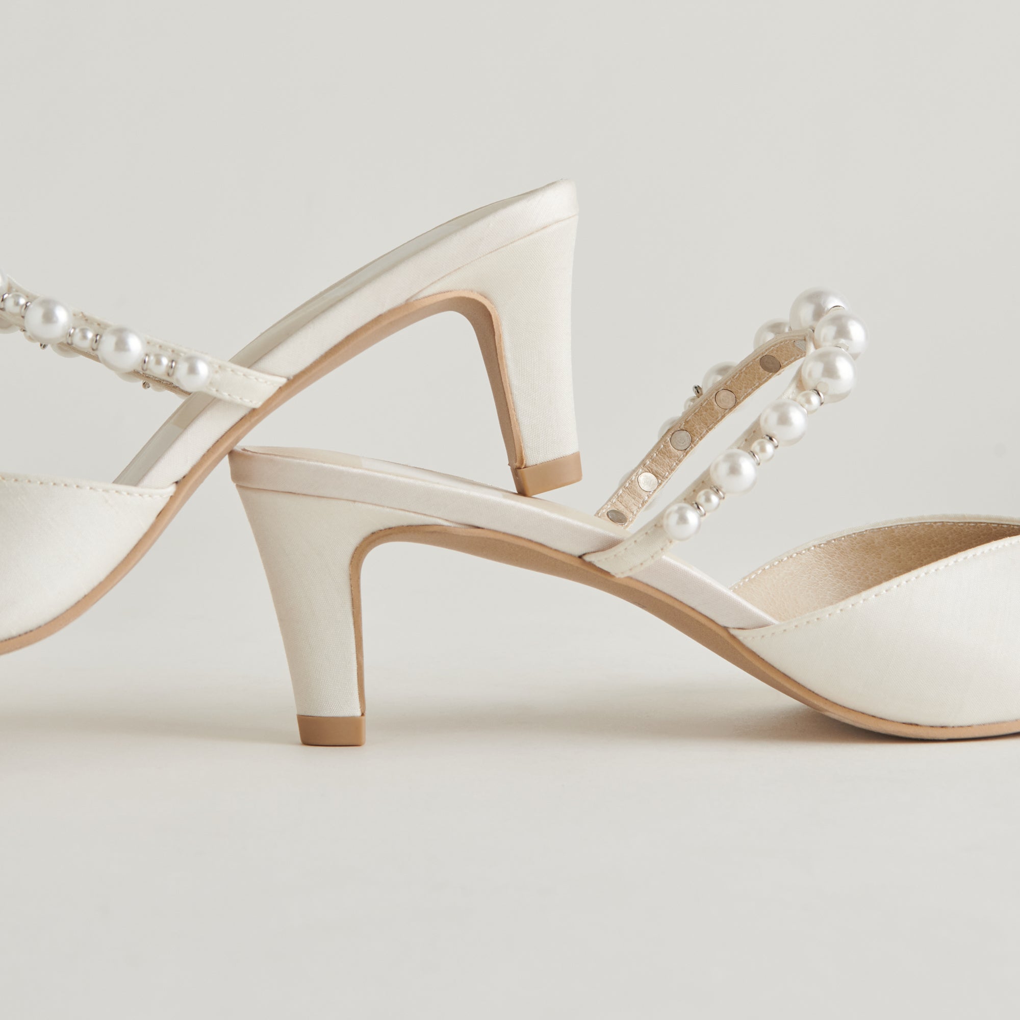 DOLCEVITA-HEELS_KANIKAMID_VANILLAPEARLS_DETAILS_02-1.jpg