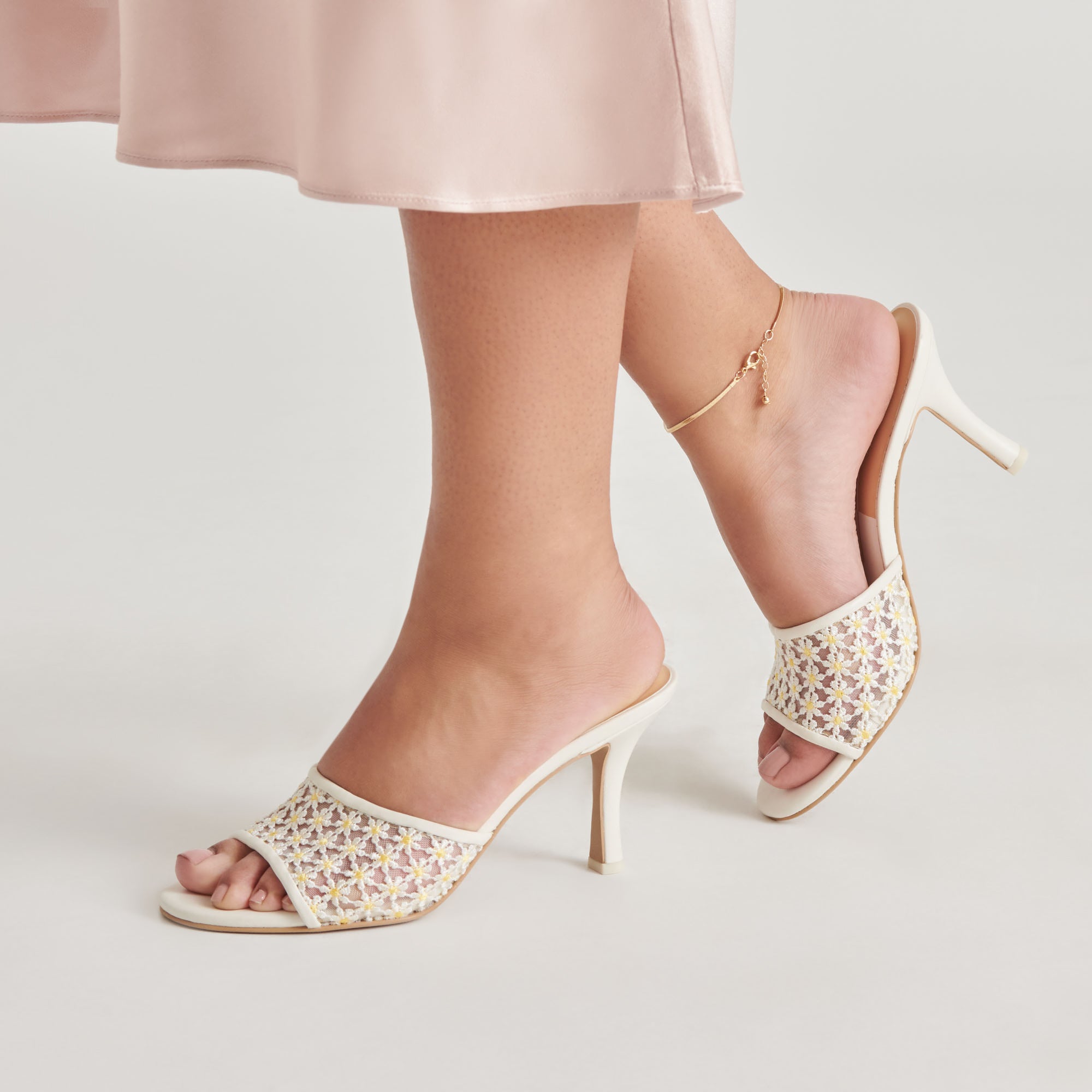 DOLCEVITA-HEELS_LAVENAFLORAL_WHITE-YELLOWFLORALMESH-ONFOOT_01-1.jpg