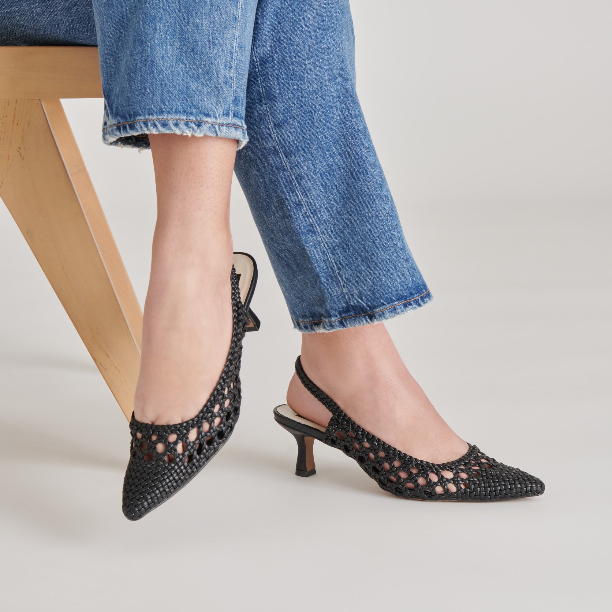 DOLCEVITA-HEELS_OLYMPA_BLACKSTELLA_ONFOOT_2-1.jpg