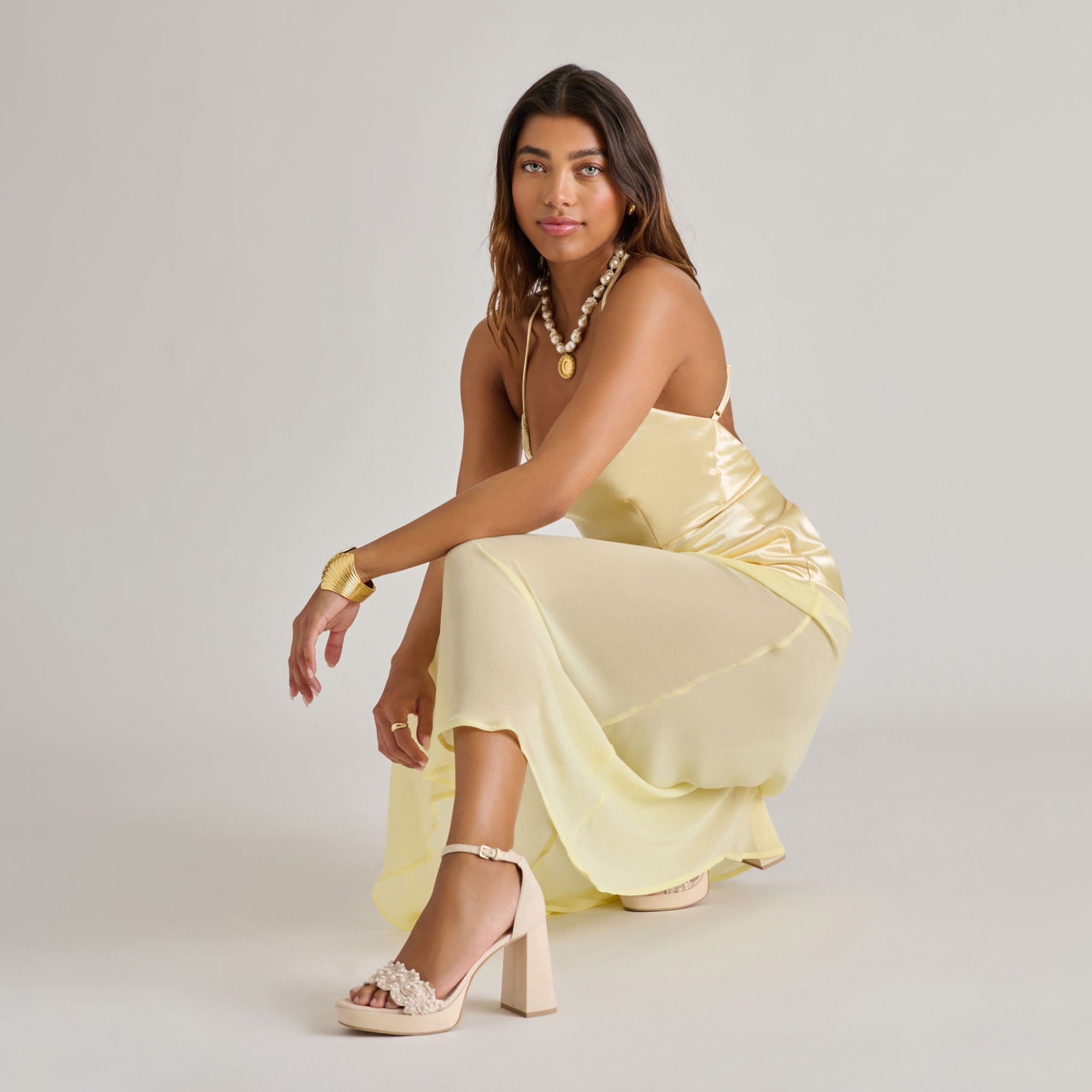 DOLCEVITA-HEELS_PELTINPEARL_VANILLAWOVENRAFFIA-ONFOOT_01_bff5d5ca-a871-400f-82bc-1c573793046a-1.jpg