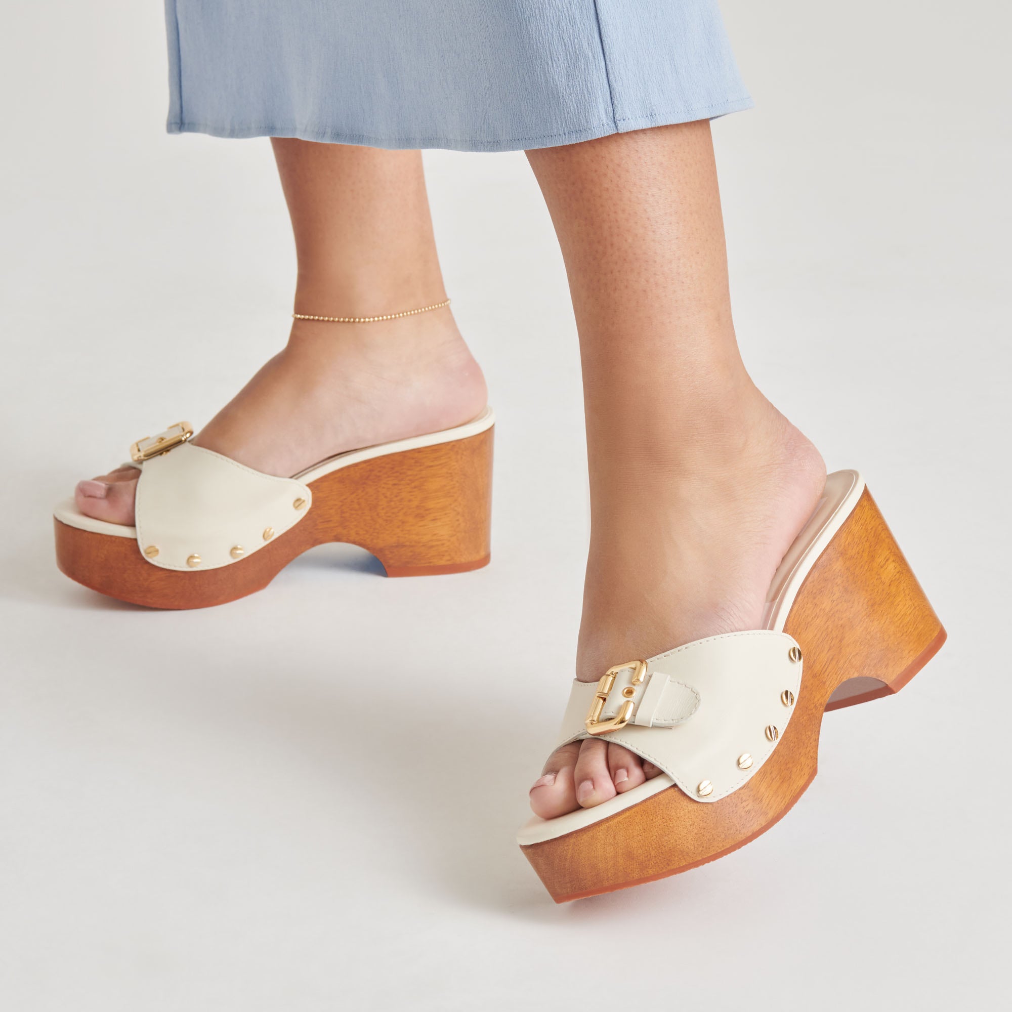 DOLCEVITA-HEELS_YALAH_IVORYLEATHER-ONFOOT_01.jpg