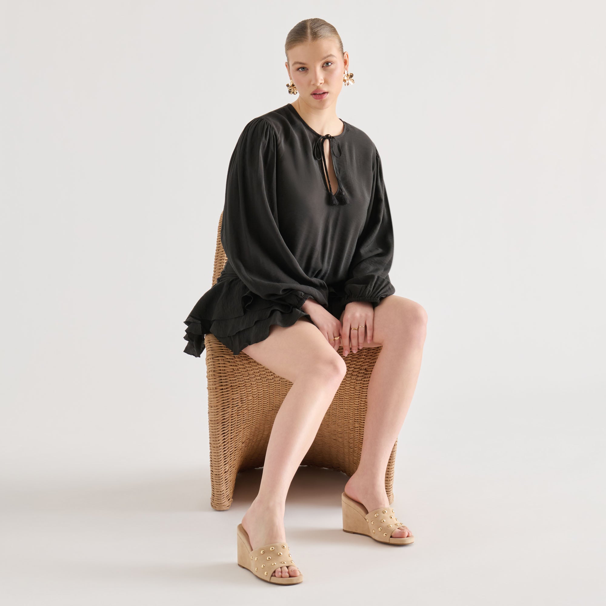 DOLCEVITA-HEEL_HOLTASTUD_CAMELSUEDE_01-1.jpg