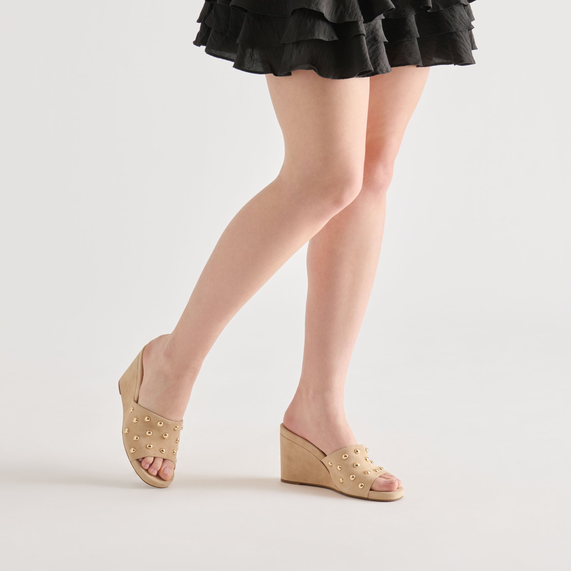 DOLCEVITA-HEEL_HOLTASTUD_CAMELSUEDE_04-1.jpg