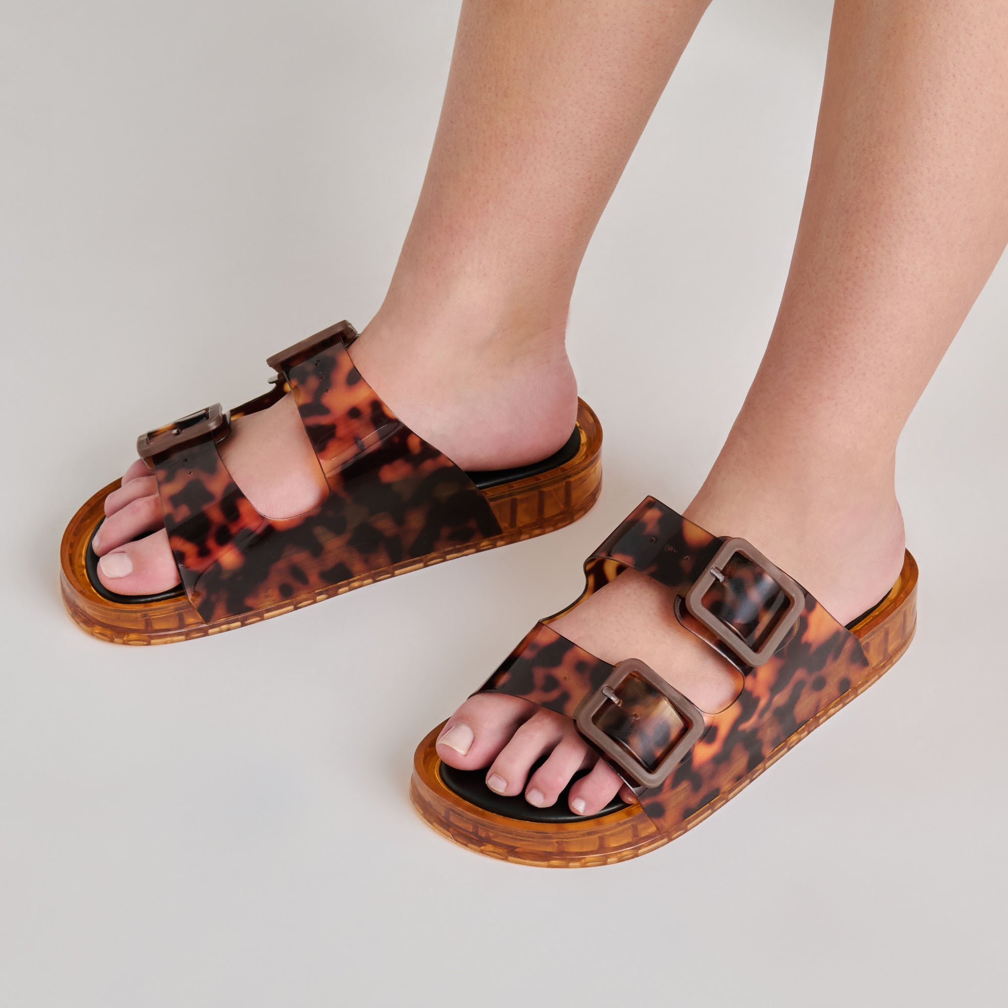 DOLCEVITA-SANDAL_JULIO_TORTOISE_VINYL_02.jpg