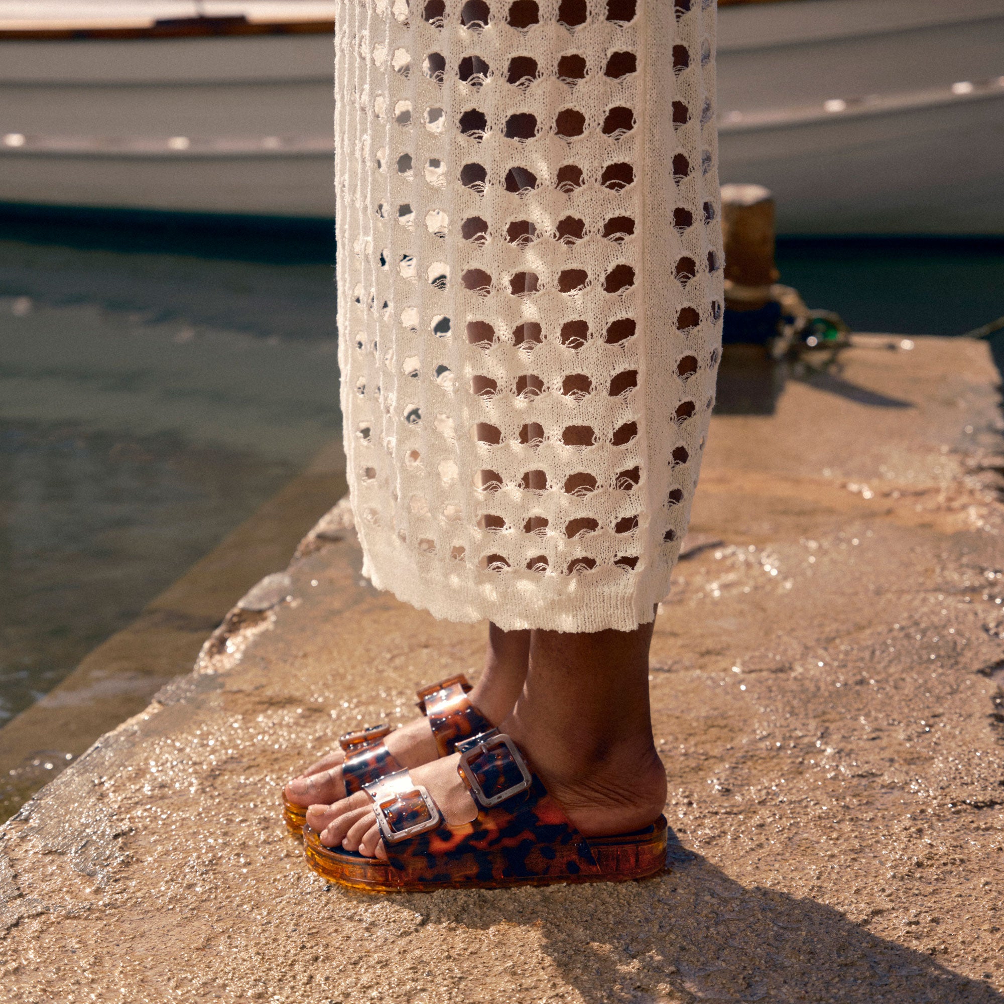 DOLCEVITA-SANDAL_JULIO_TORTOISE_VINYL_02_65f54413-e5e2-405a-a70e-09cf27b090ee.jpg