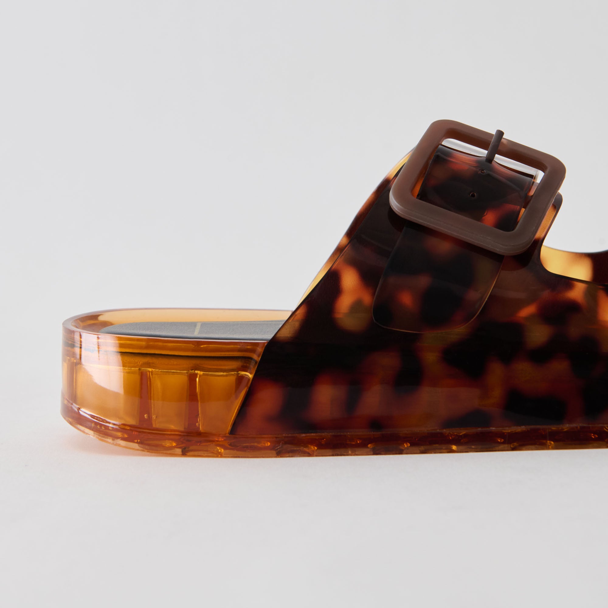 DOLCEVITA-SANDAL_JULIO_TORTOISE_VINYL_DETAILS_5.jpg
