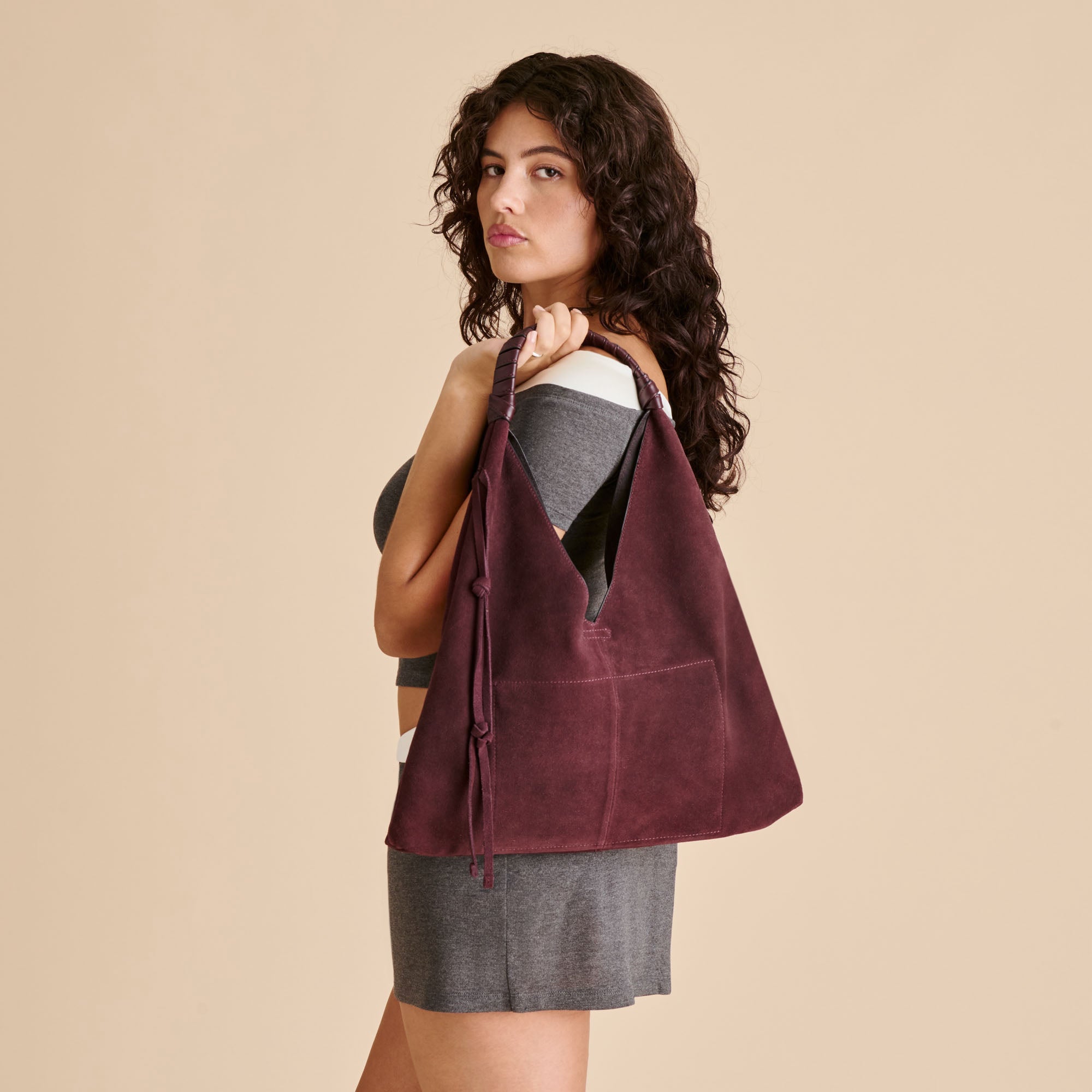 DOLCEVITA-SHOULDERBAG_MERRICK_BURGUNDYSUEDE_1_f2708096-c64b-4a8b-9fdb-62211d726d91-1.jpg
