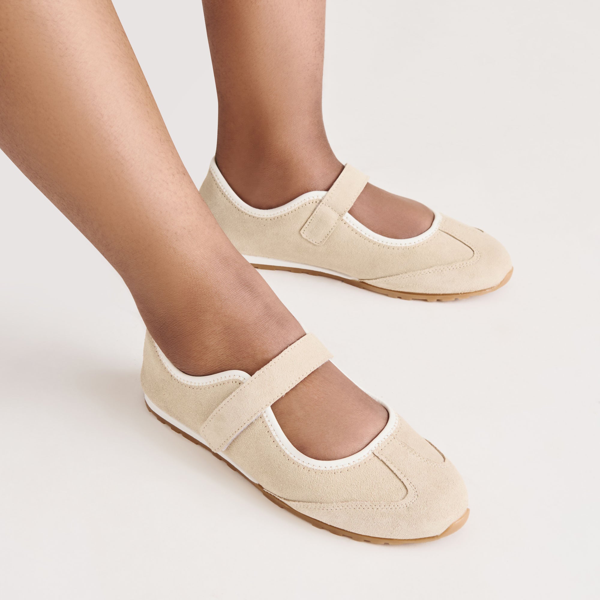 DOLCEVITA-SNEAKERS_SOFYA_CAMELSUEDE_2.jpg