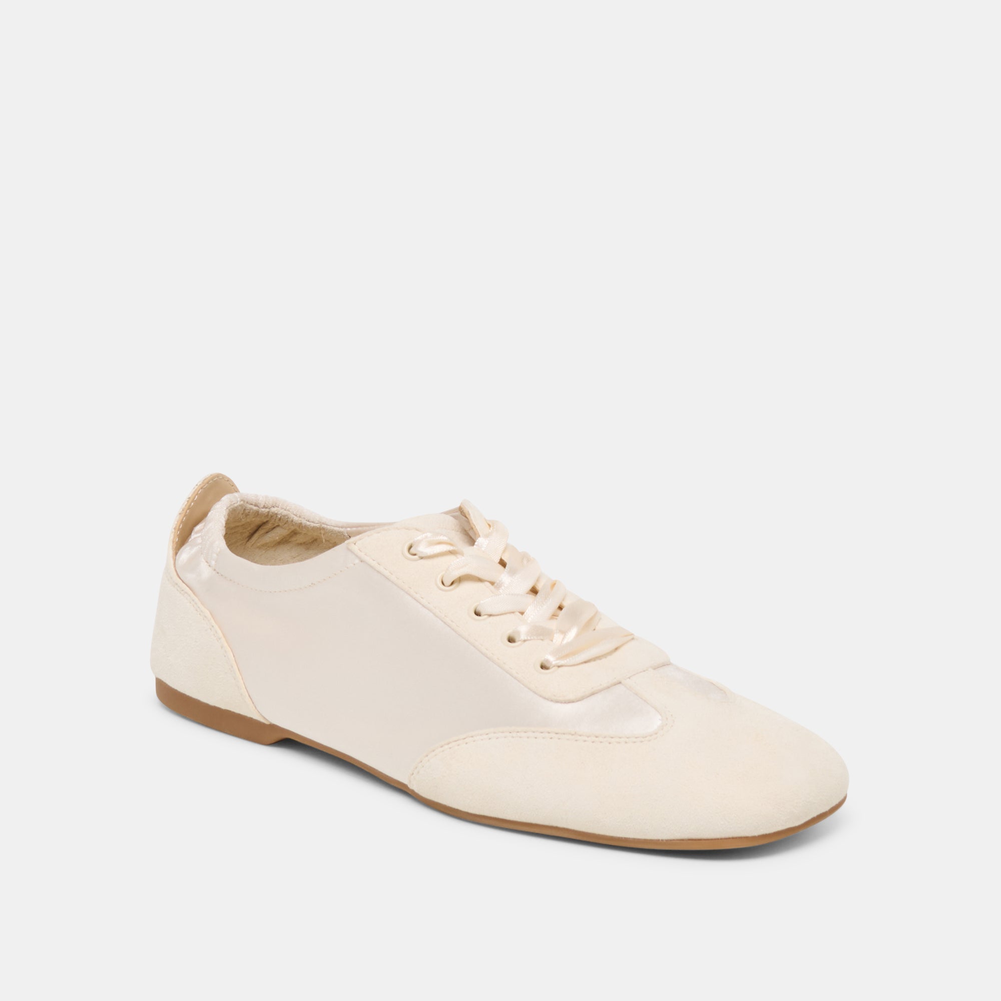 DOLCEVITA-SNEAKER_ITZY_VANILLASATIN-01.jpg