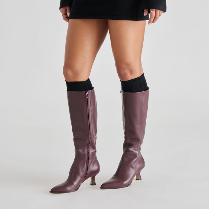 DOLCEVITA-SOCKS_HOISERY_BLACKKNEEHIGH_02_58d24691-c387-4ccd-9640-d16997b1d53e.jpg
